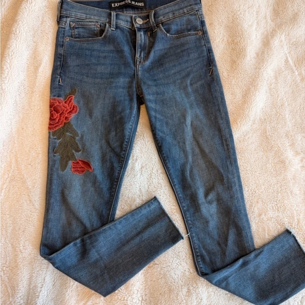 Express Women's Skinny Jeans - Blue with Red and Green Floral Embroidery